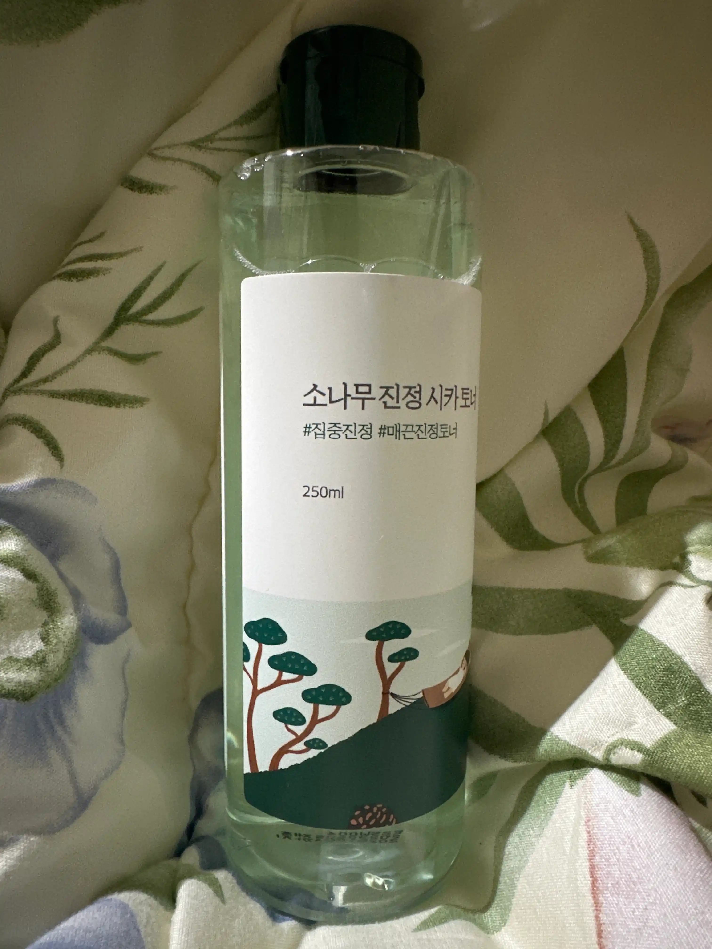 Противовоспалительный тонер для проблемной кожи Round lab Pine Calming Cica Toner, 250 мл