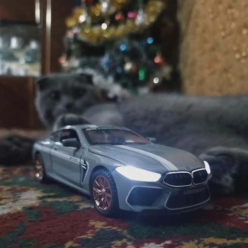 Metall mashina BMW M8 Thunder M, 1:32