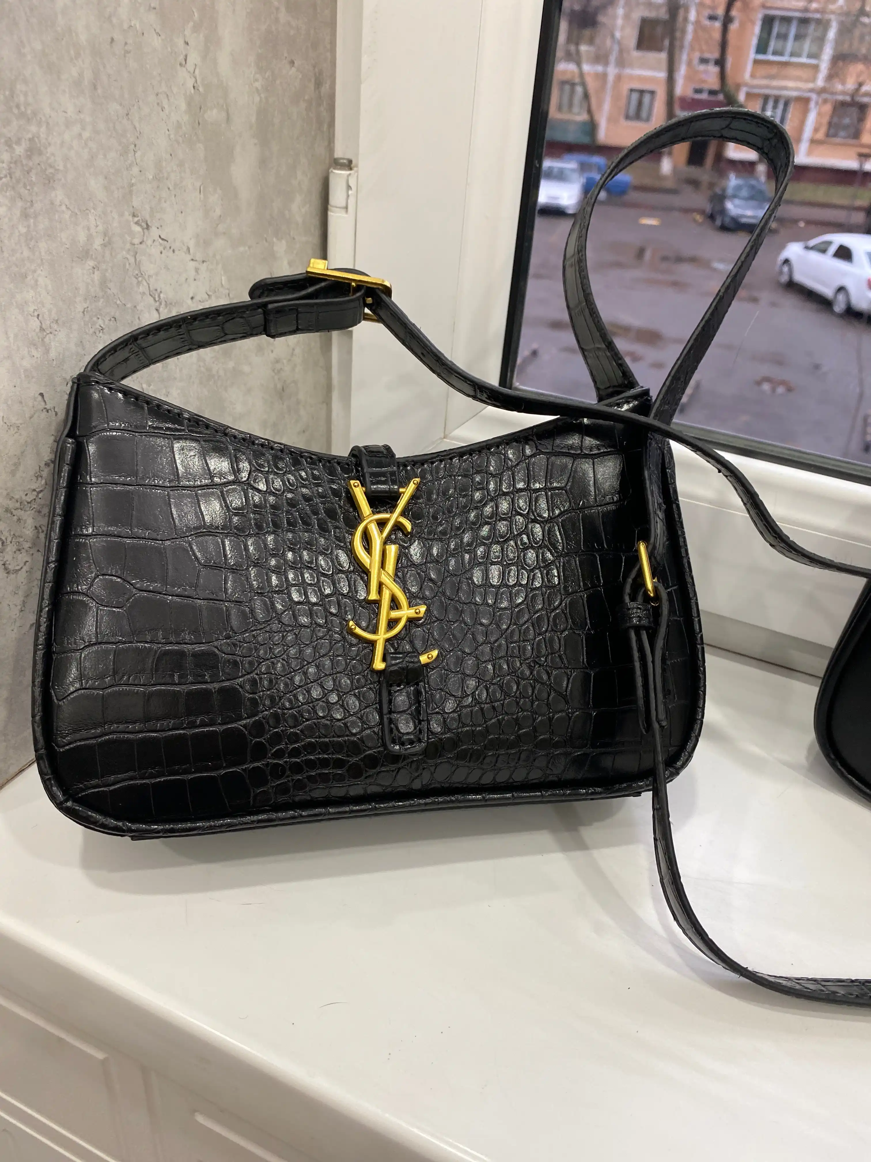 Ayollar sumkasi YSL, yelkama