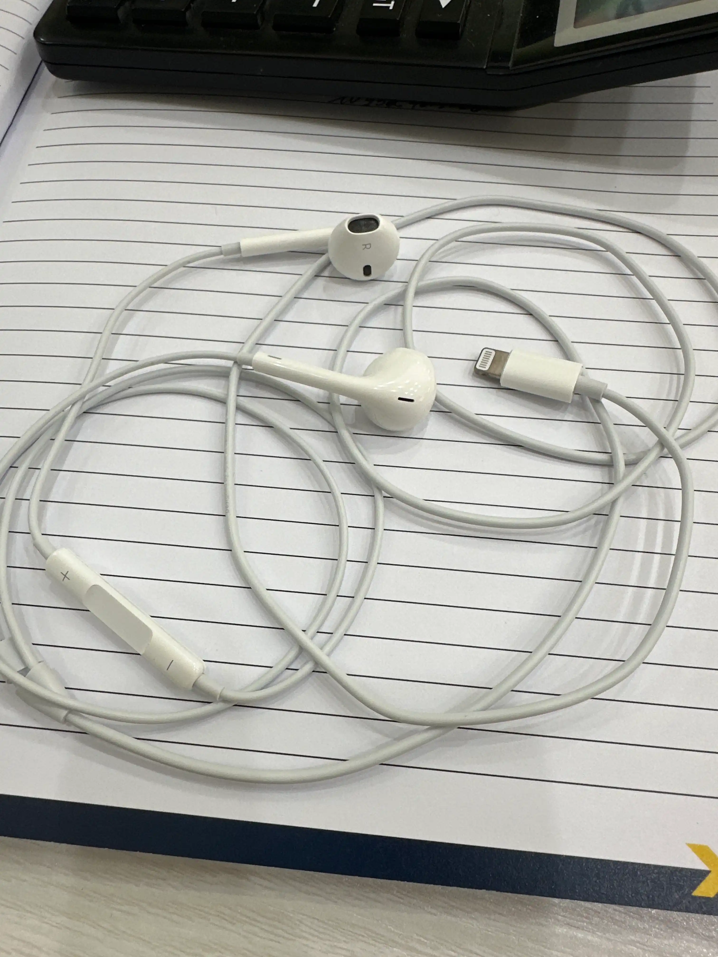 Наушники проводные Apple EarPods Lightning White EarPods