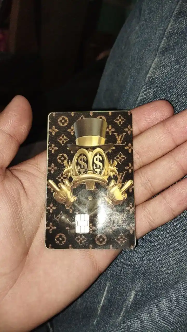 Bank kartasi va chipta stikerlari, pul