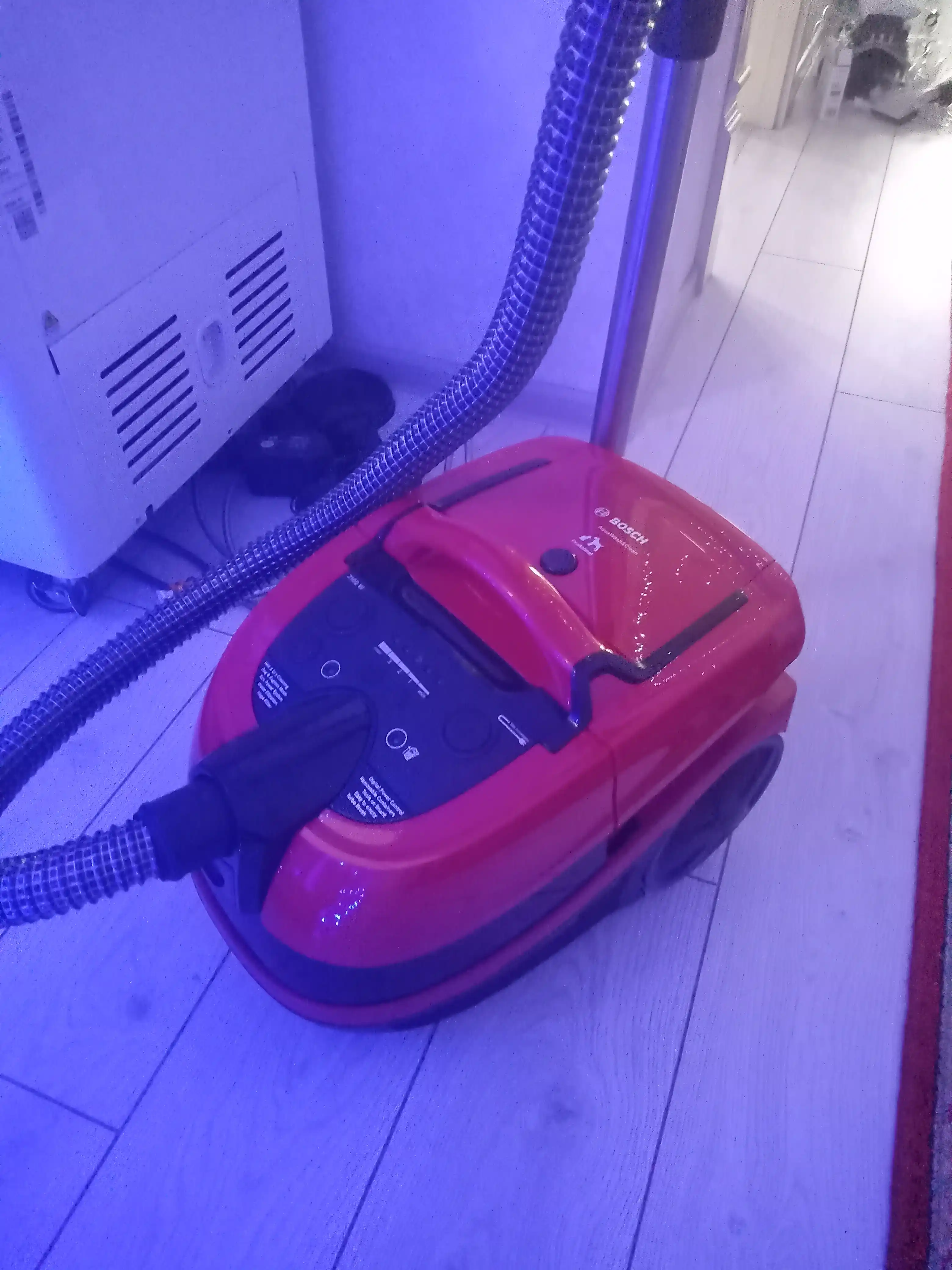 Моющий пылесос Bosch BWD421PET