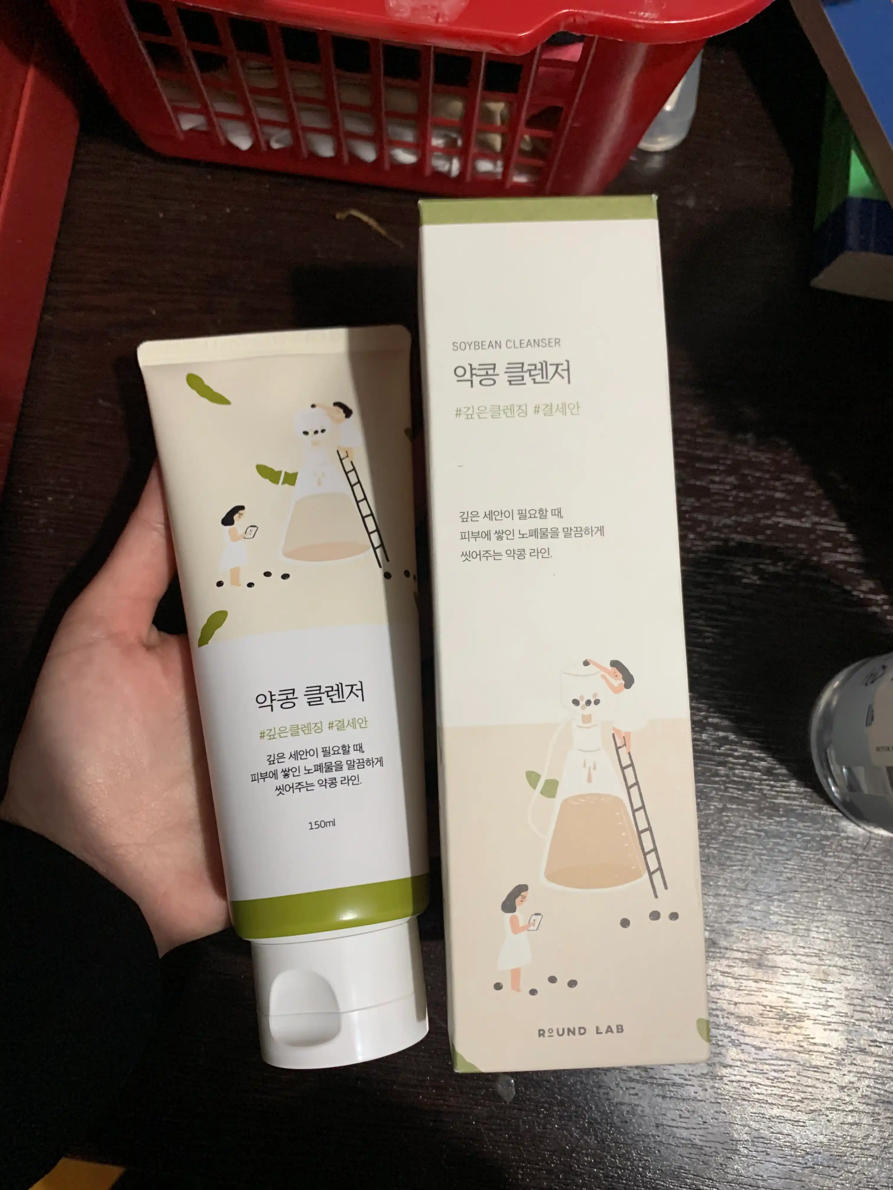 Питательная пенка против черных точек Round Lab Soybean Cleanser, 150 мл