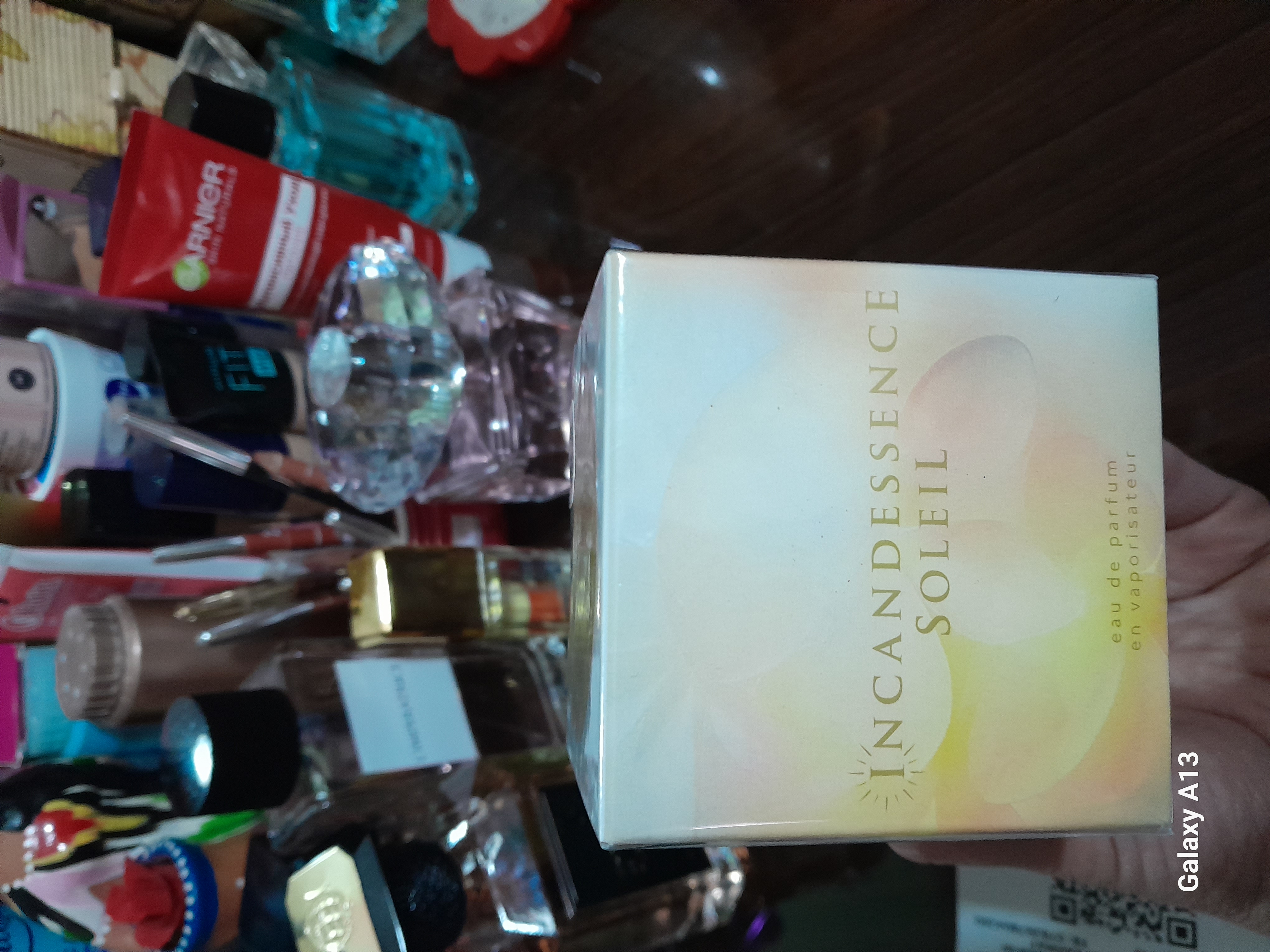 Parfyumlangan suv Avon Incandessence Soleil, 50 ml
