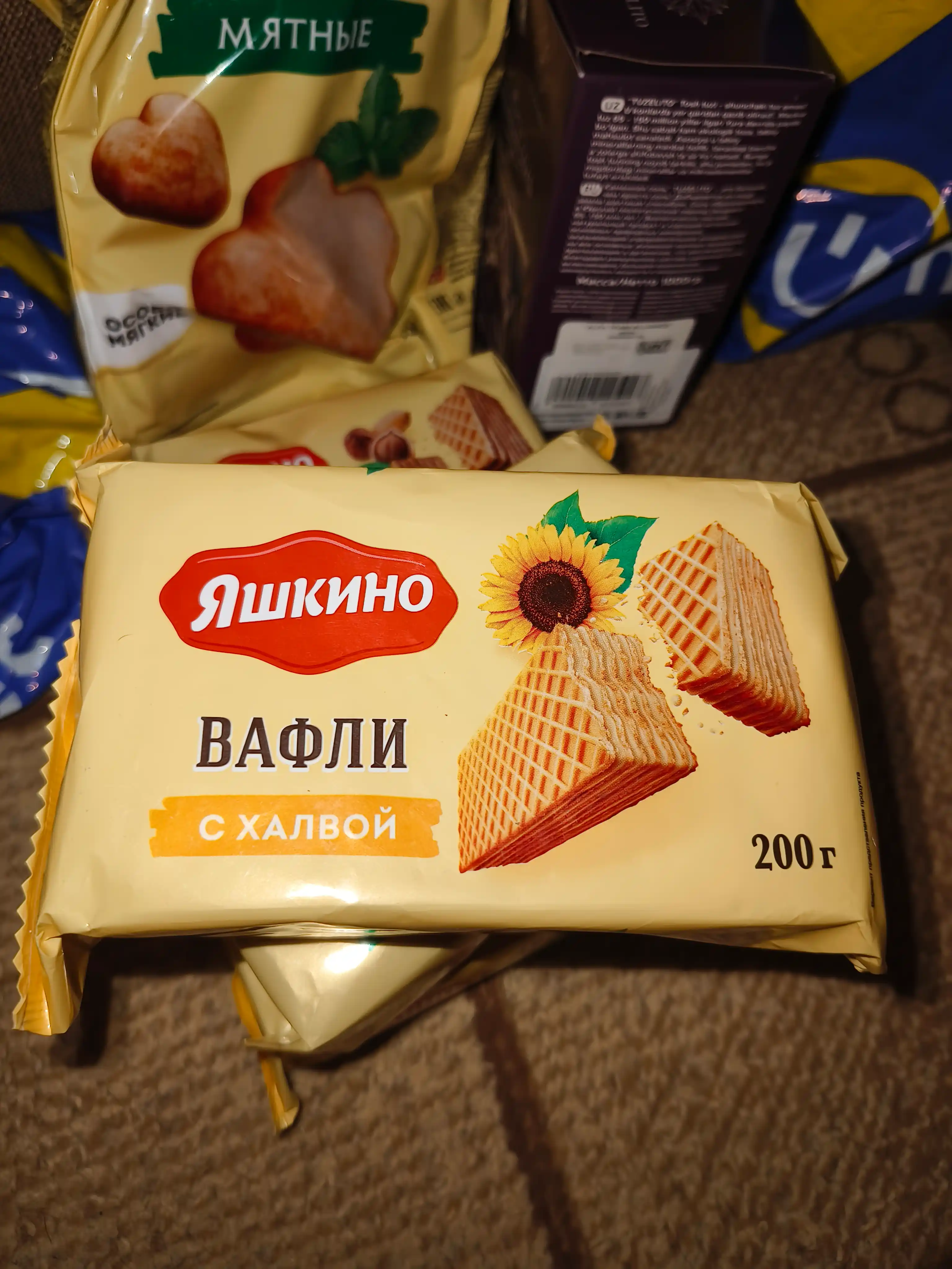 Вафли Яшкино, хрустящие с халвой, 200 г