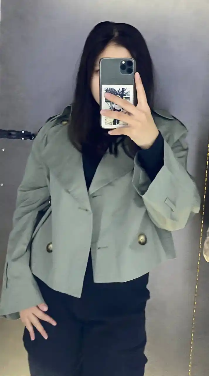 Ayollar uchun vetrovka Selfie
