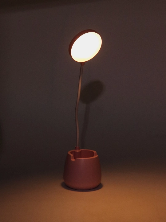 LED stol chirog'i, yorqinlikni sozlash bilan