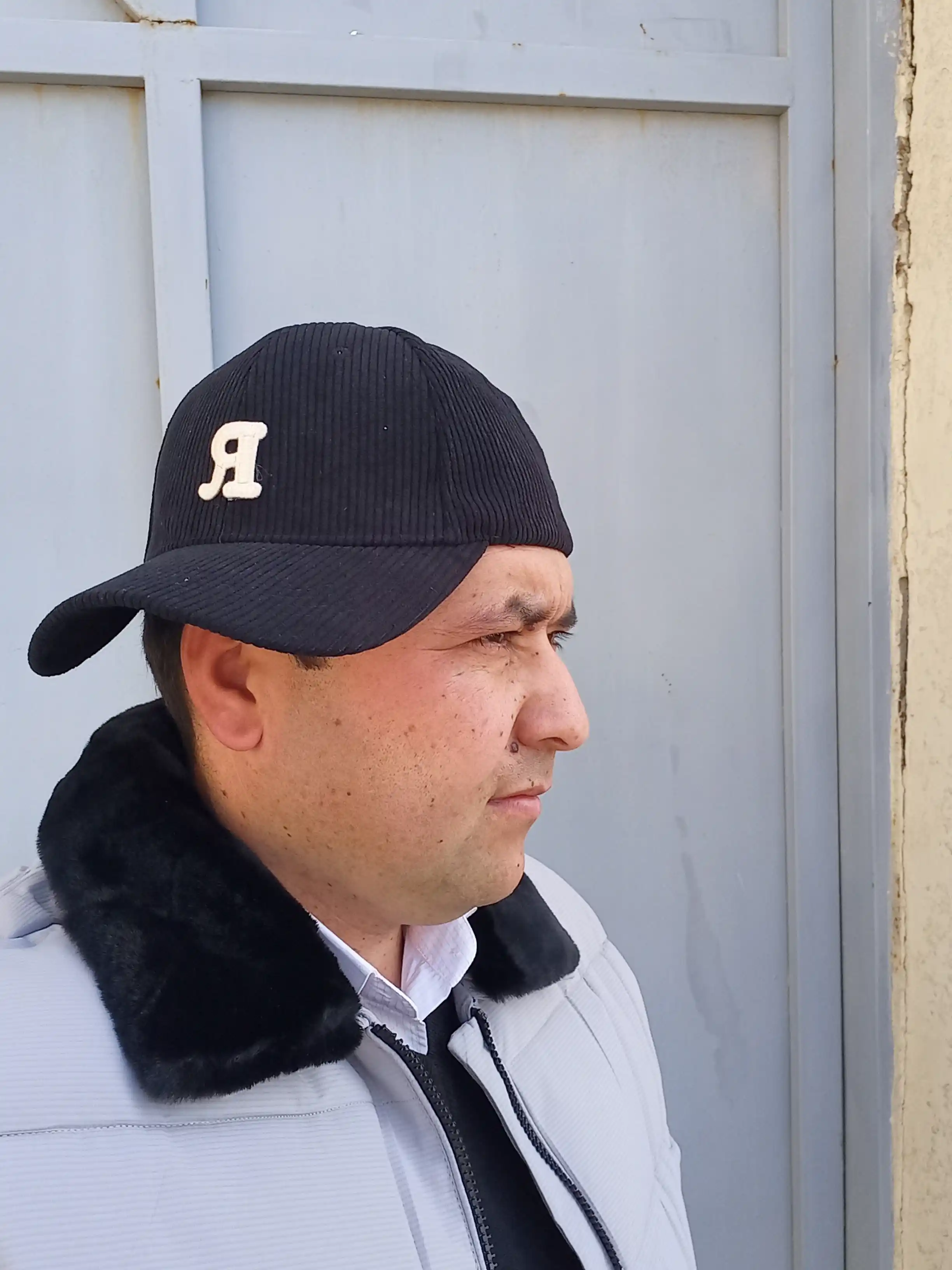 Ayollar uchun kashta tikilgan kuzgi korduroy beysbol qalpog'i