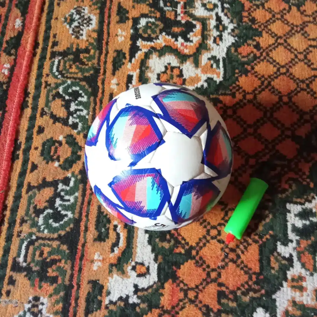 Futbol komаndalari maxsus logotipi tushurilgan futbol topi, 5 o'lcham