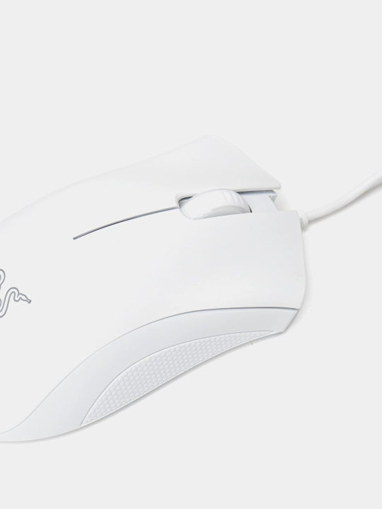 Simli o'yin sichqonchasi Razer DeathAdder Essential