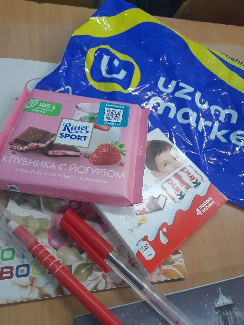 Sutli shokolad Ritter Sport qulupnay-yogurt nachinkali, 100 g