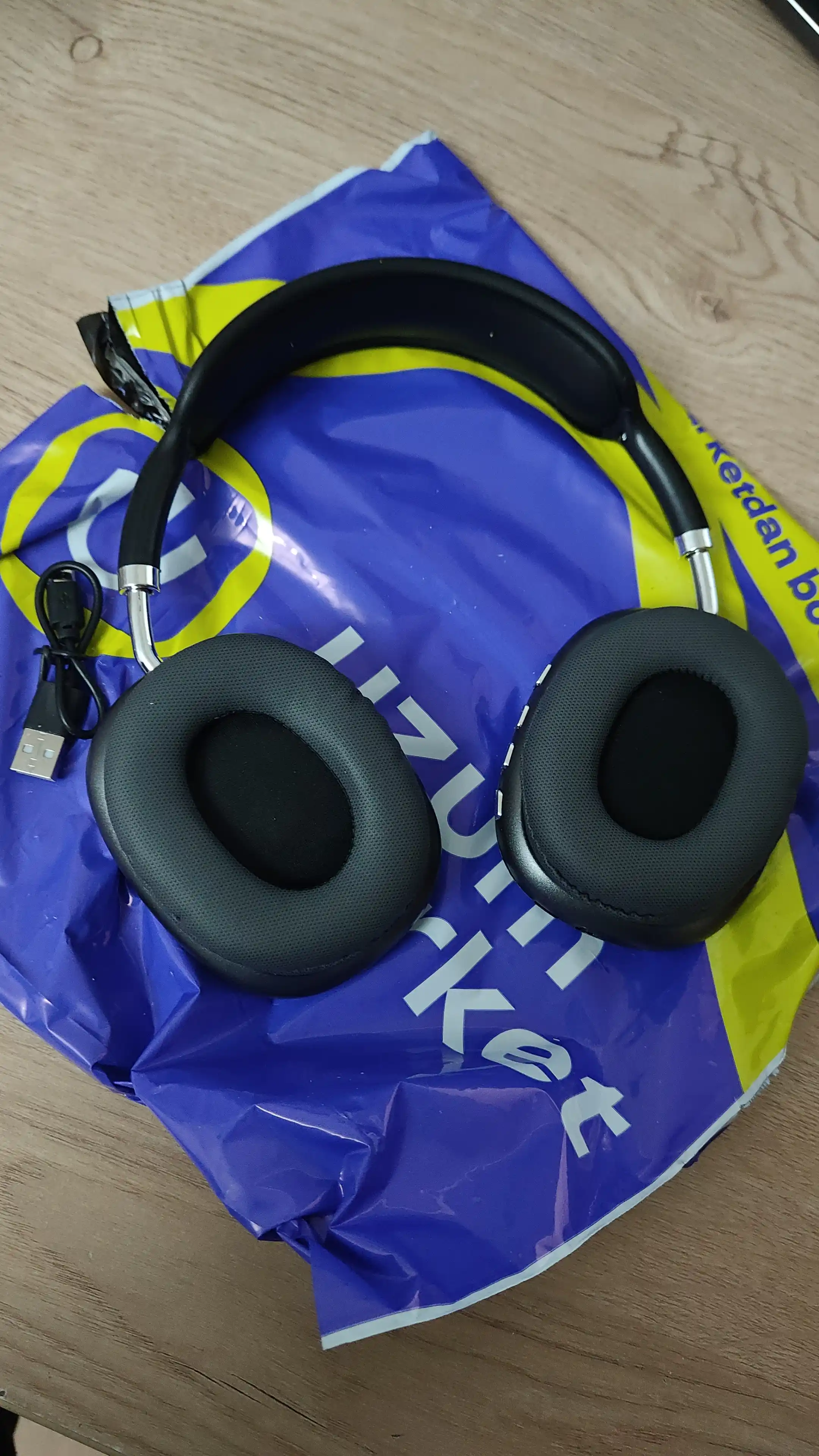 Simsiz quloqchinlar P9 Bluetooth, xotira kartasi SD va mikrofon qo'llab-quvatlaydi