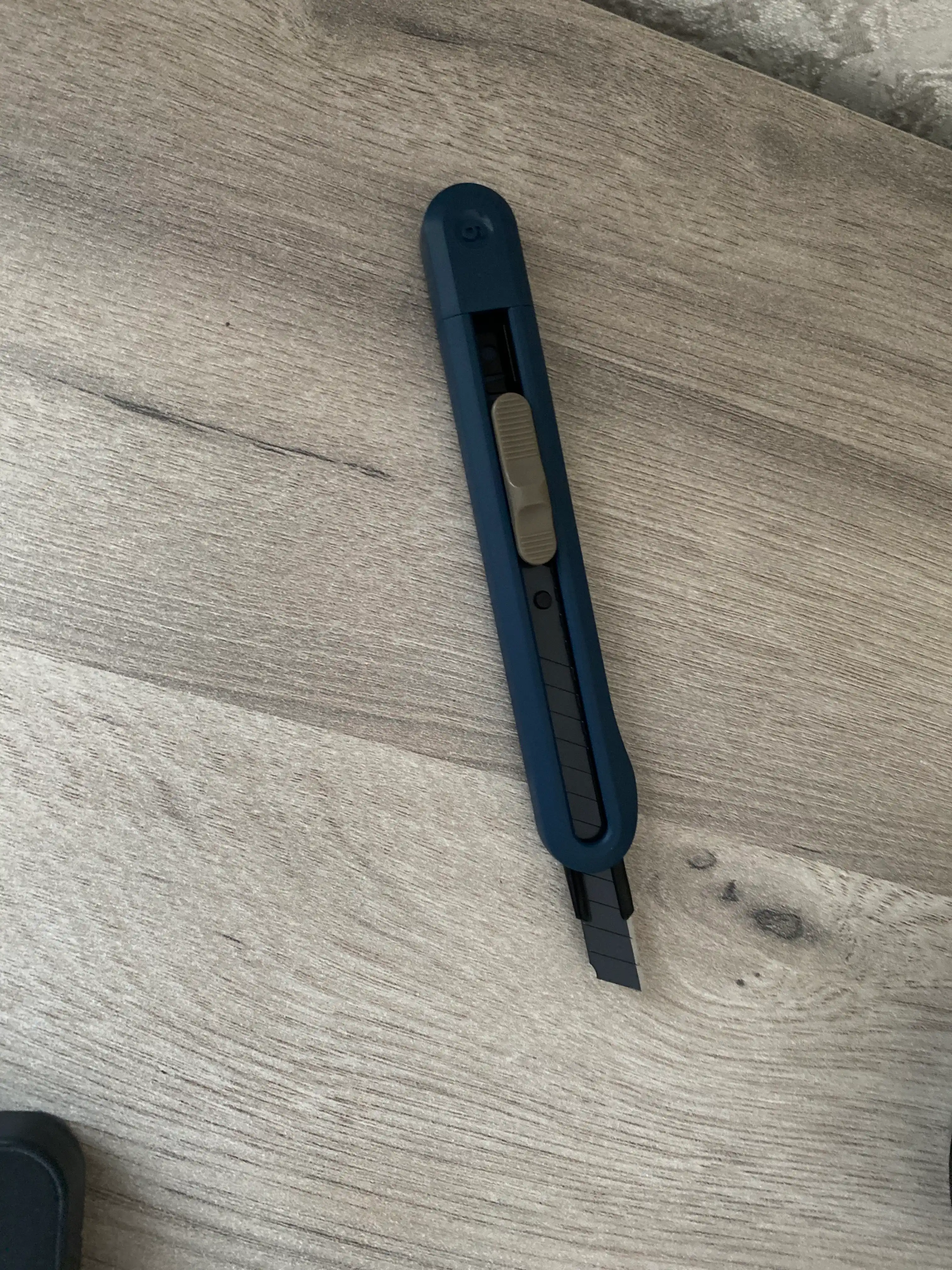 Kantselyariya pichog'i Deli NS063, 9 mm