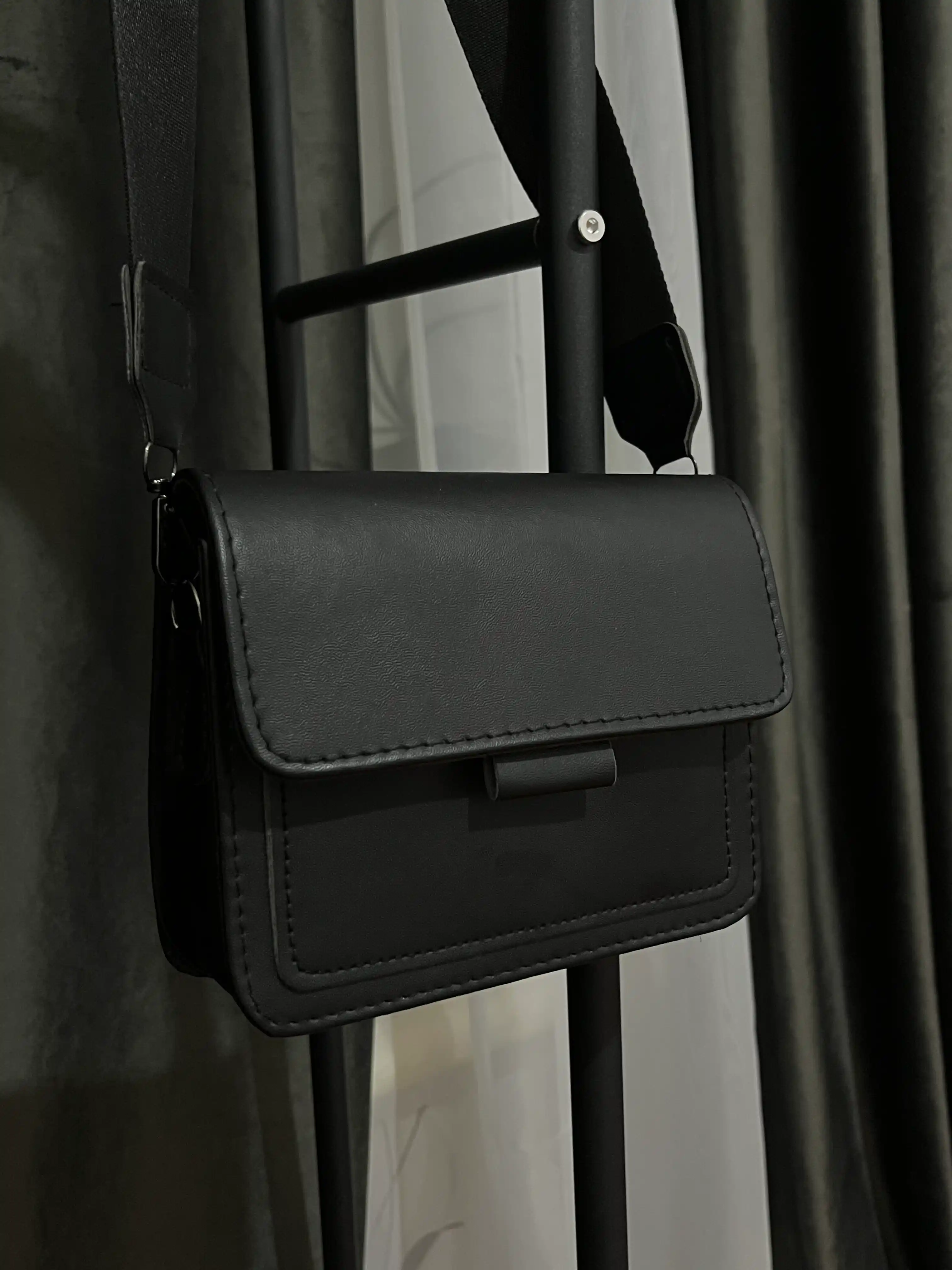 Ayollar yelkama sumkasi Liberty, eko-charm