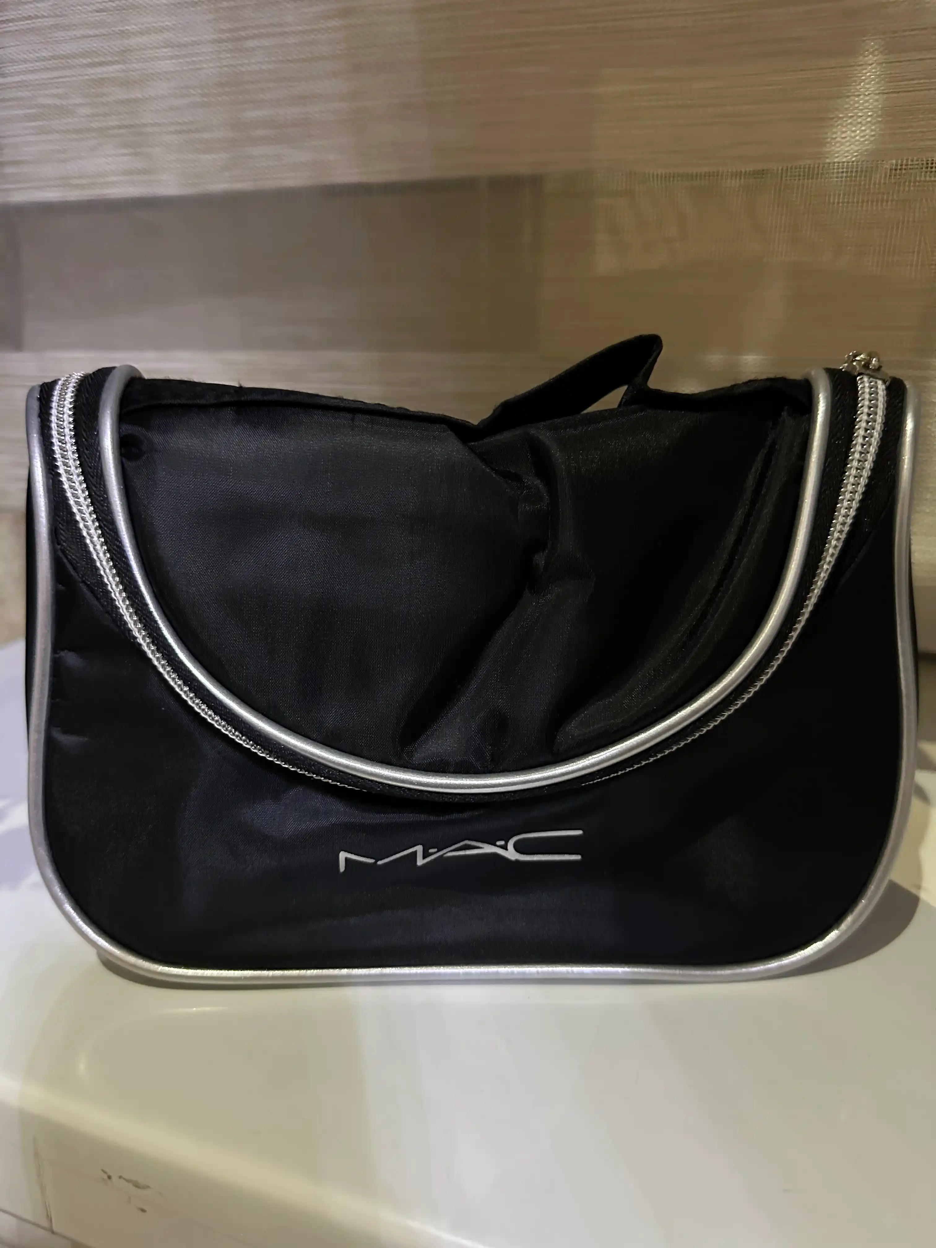 Сумка косметичка на молнии непромокаемая, с ручкой MAC
