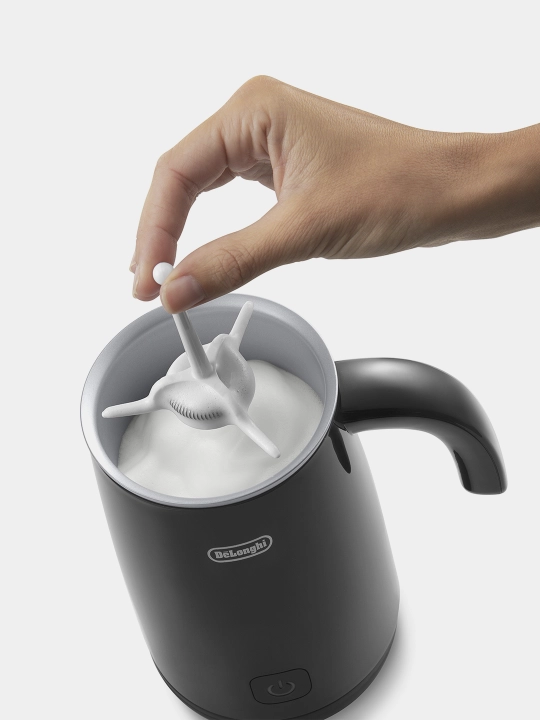 Вспениватель молока DeLonghi EMF2.BK, 3 режима, до 140 мл пены, металл, чёрный