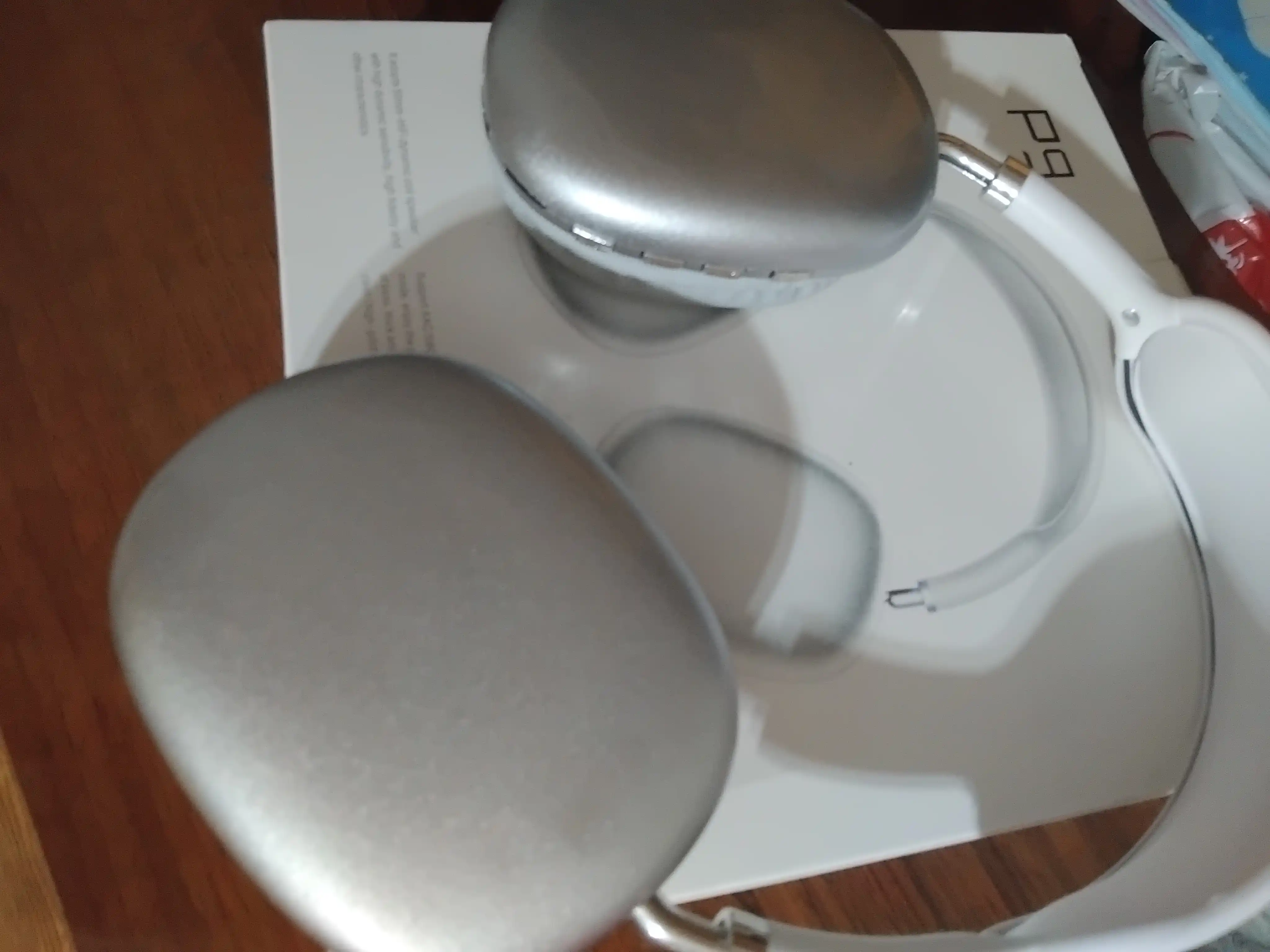 Simsiz quloqchinlar P9 Bluetooth, xotira kartasi SD va mikrofon qo'llab-quvatlaydi
