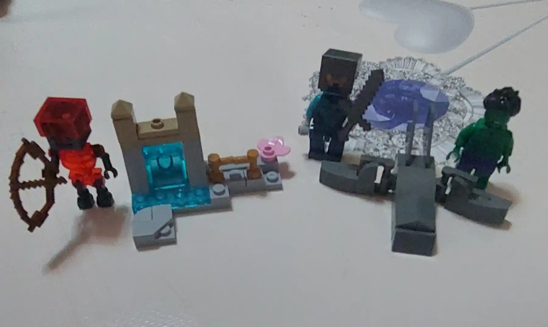 Qasoskorlar, Avengers konstruktori, superqahramon sarguzashtlari, Lego bilan mos keladi