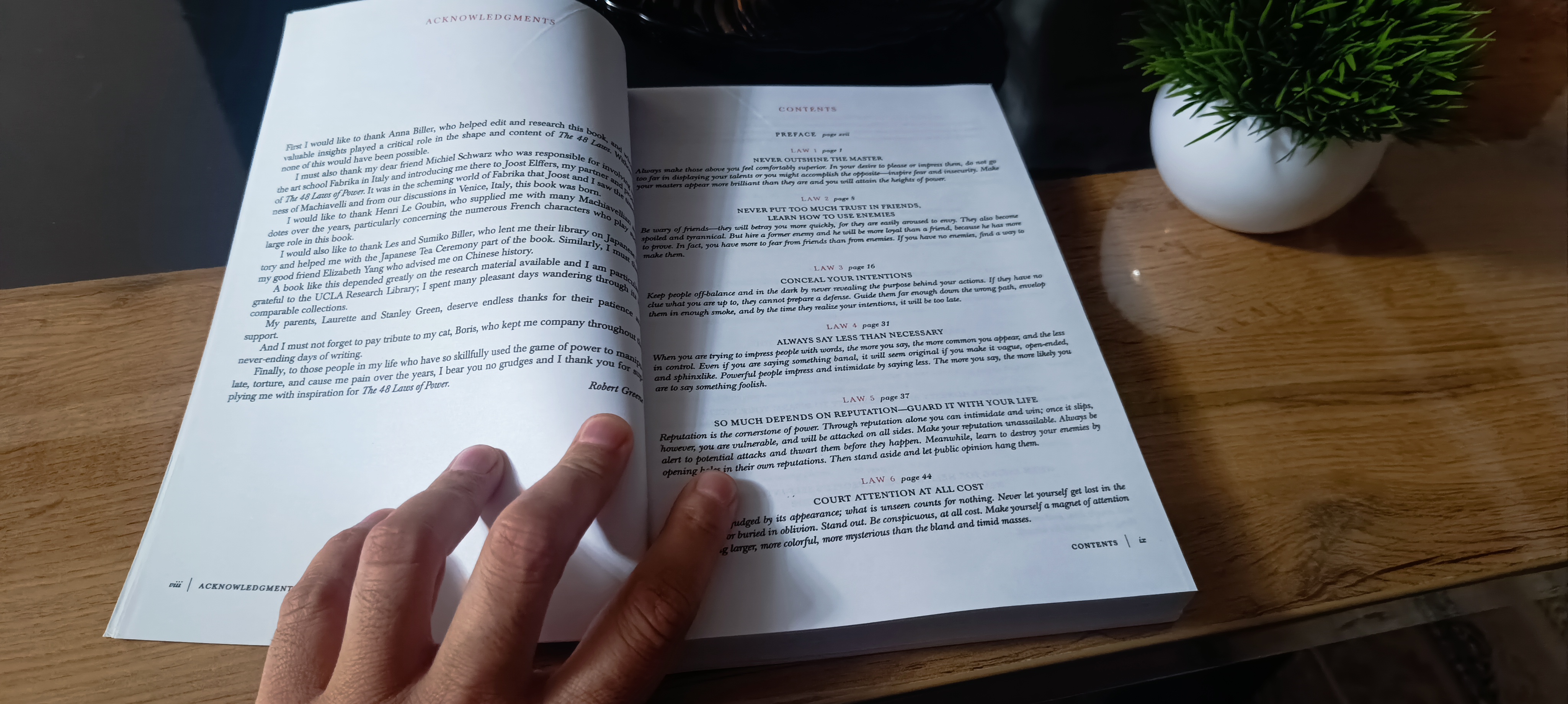 The 48 laws of Power Robert Greene