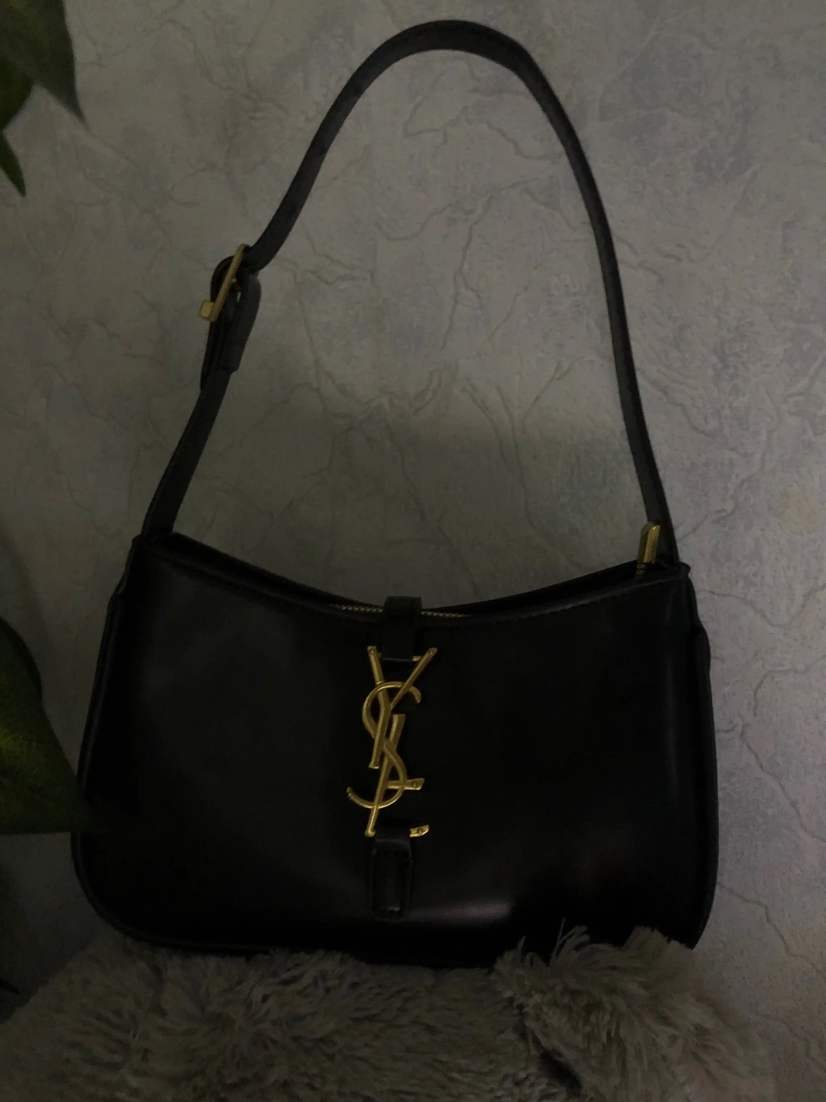 Ayollar sumkasi YSL, yelkama