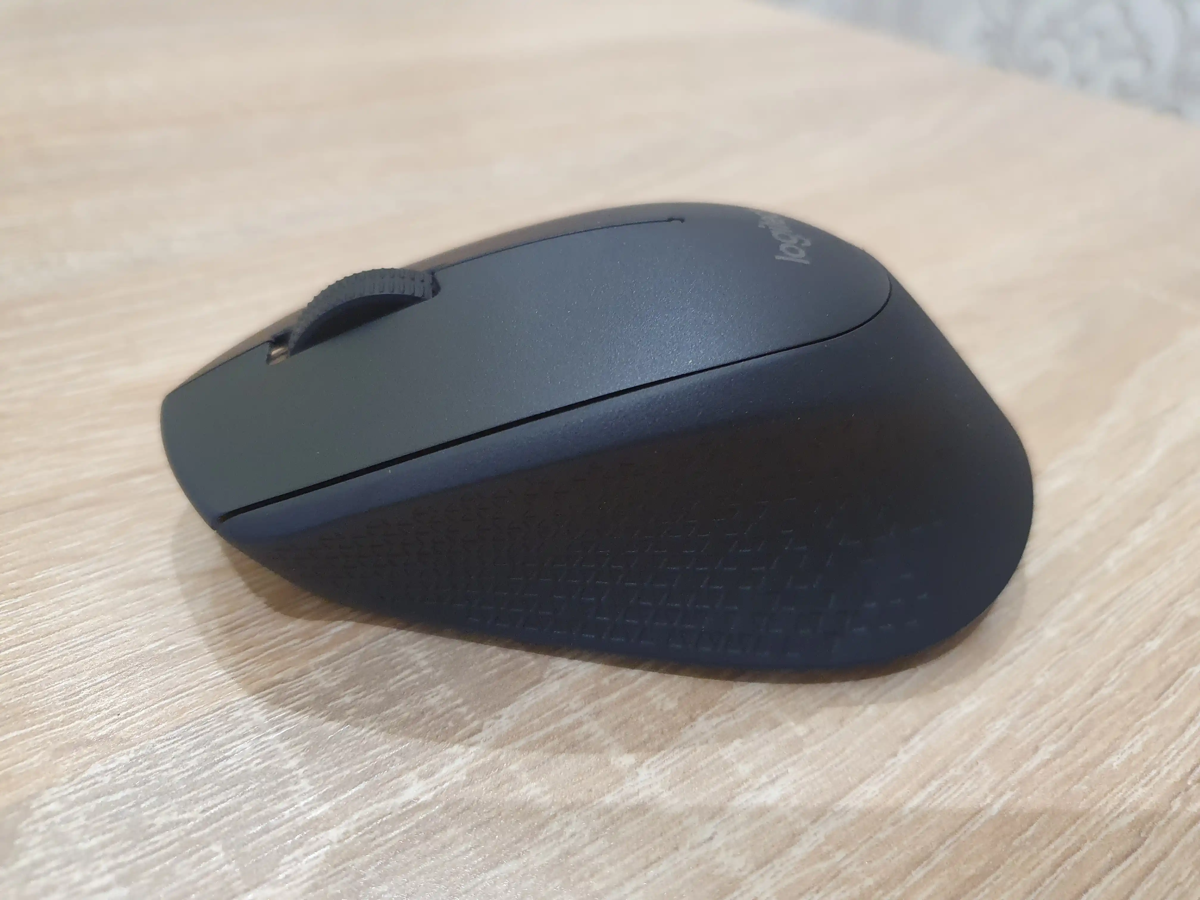Simsiz sichqoncha Logitech M280, qulay qurilma