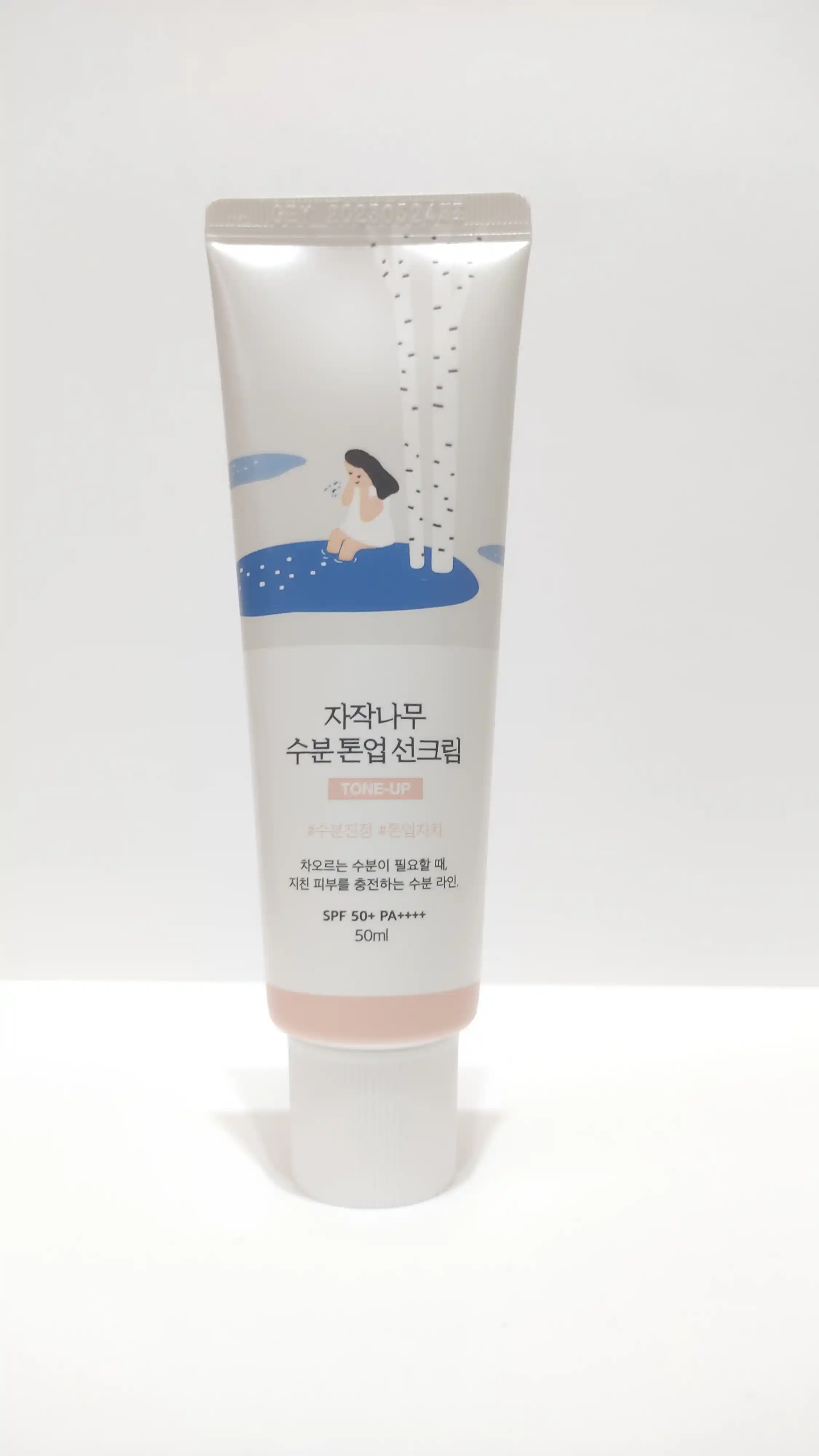 SPF крем с тонирующим и увлажняющим эффектом ROUND LAB Birch Juice Tone Up Sunscreen, 50 мл