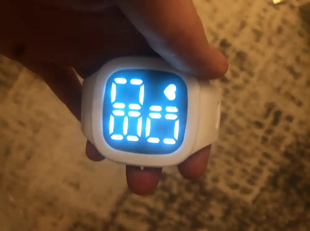 Ayollar qo'l soatlari Led, bilaguzuk bilan