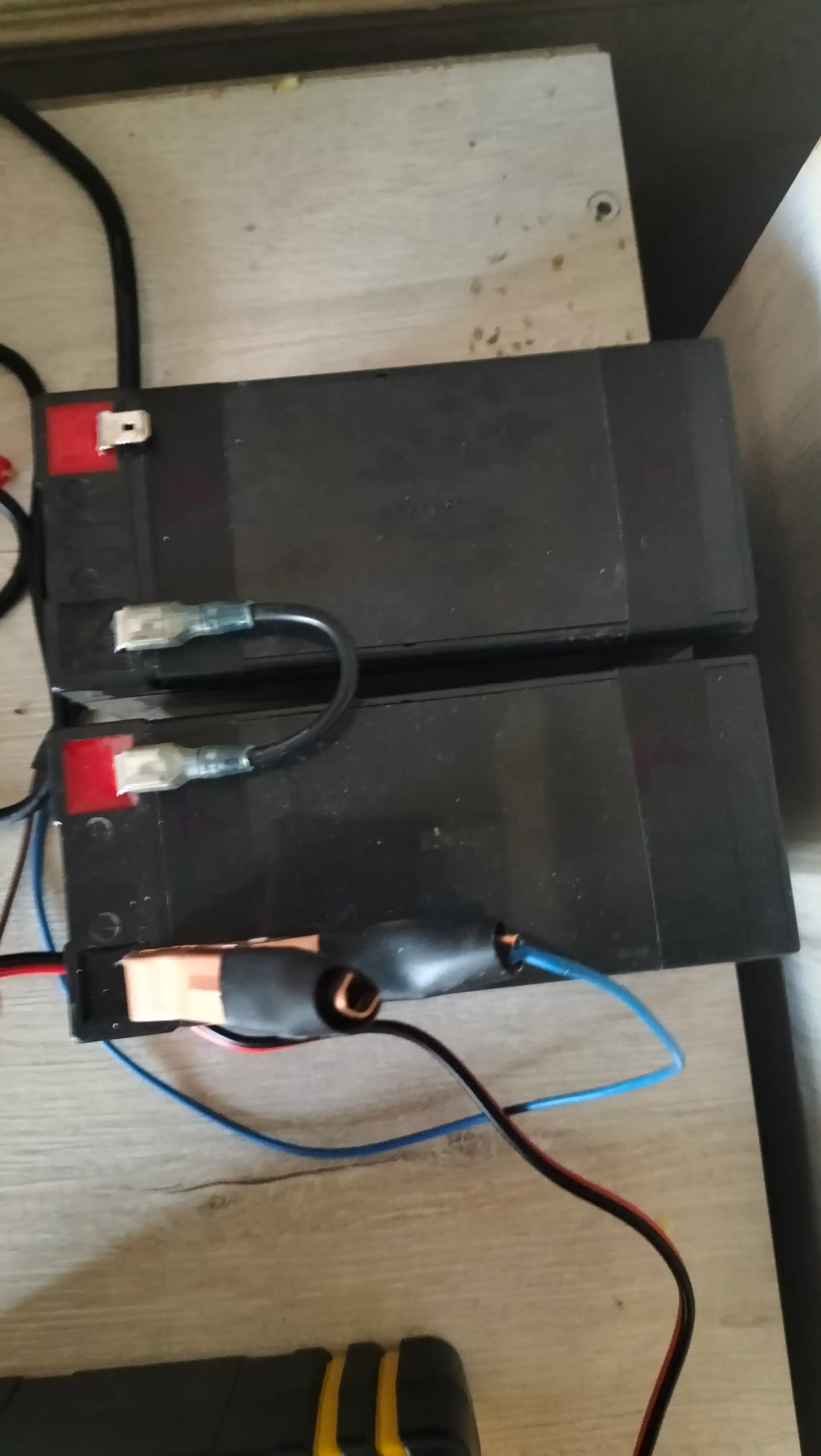 FOXSUR 12V 8A / 24V 4A akkumulyator zaryad qurilmasi, avtomatik, AGM GEL
