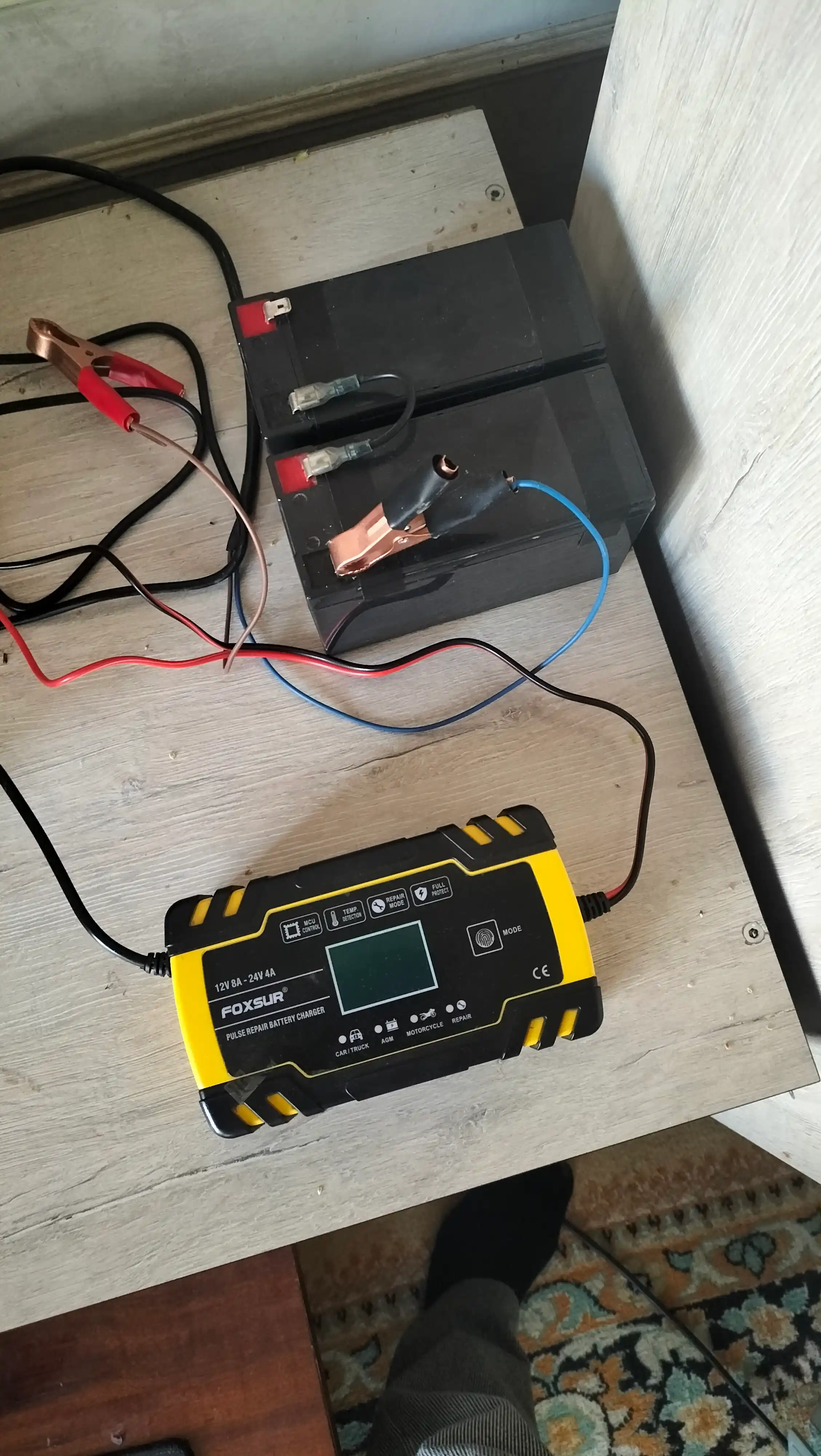 FOXSUR 12V 8A / 24V 4A akkumulyator zaryad qurilmasi, avtomatik, AGM GEL