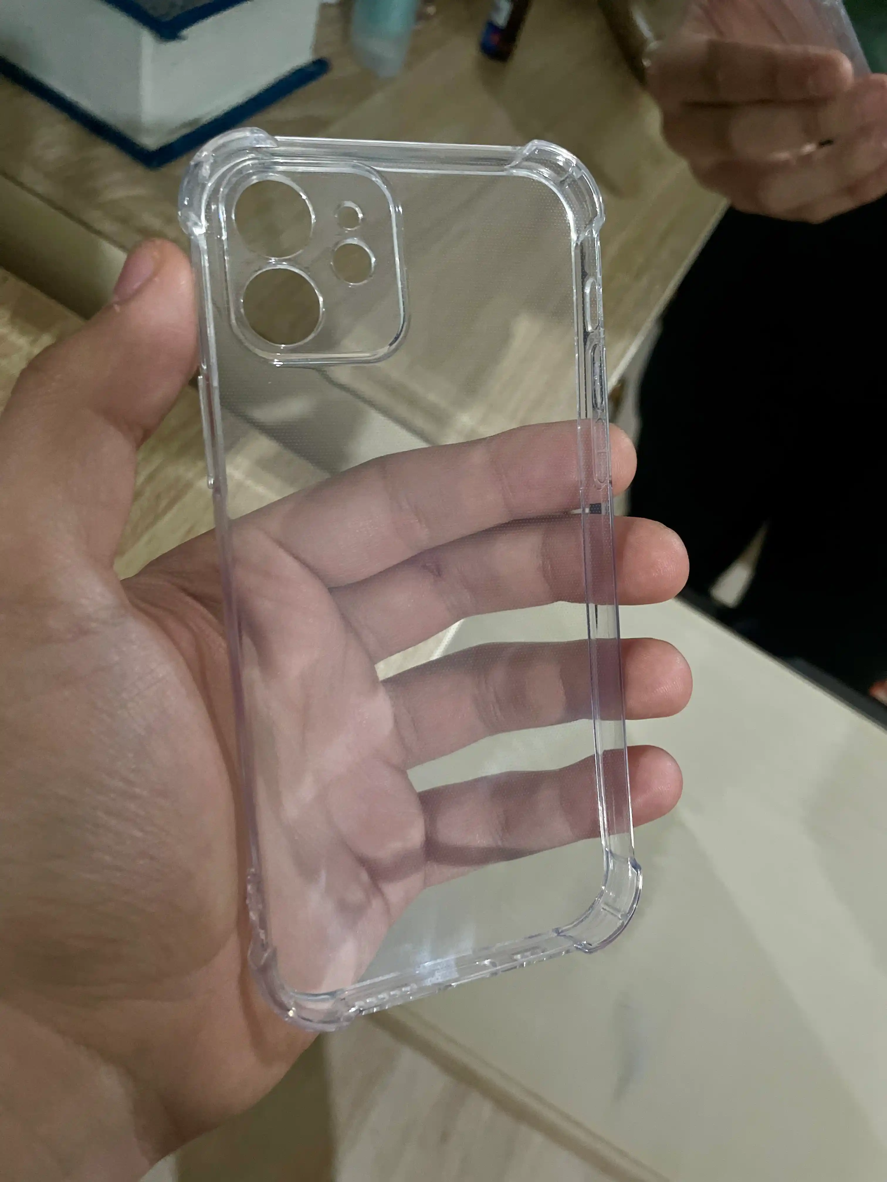 Shaffof telefon g'ilof iPhone 11, 12, 13, 14, 14 Pro, 15 Pro, 15 Pro Max uchun, silikon
