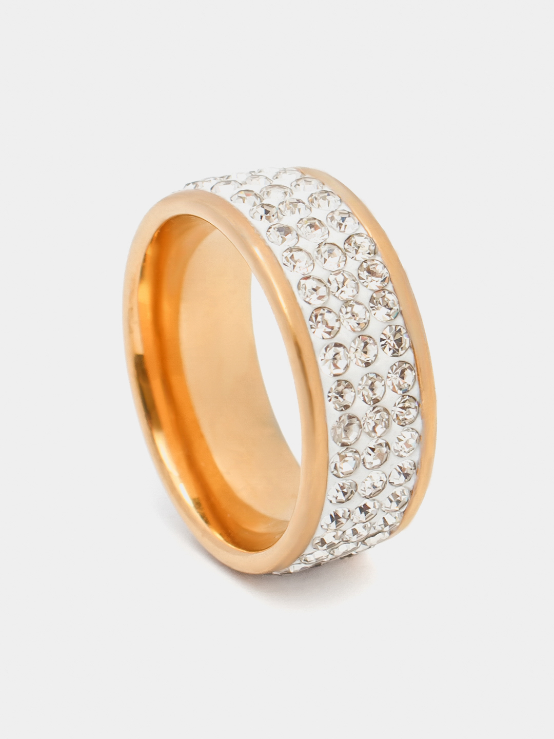 Kinoteatrda avval meni erkalashdi, keyin sikishdi.