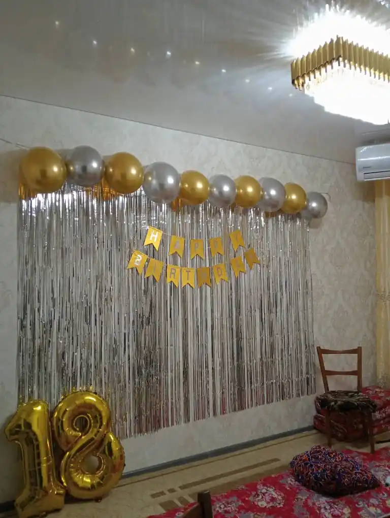 Foto zonasi uchun o'z-o'zidan yopishtiruvchi parda "Yomg'ir"