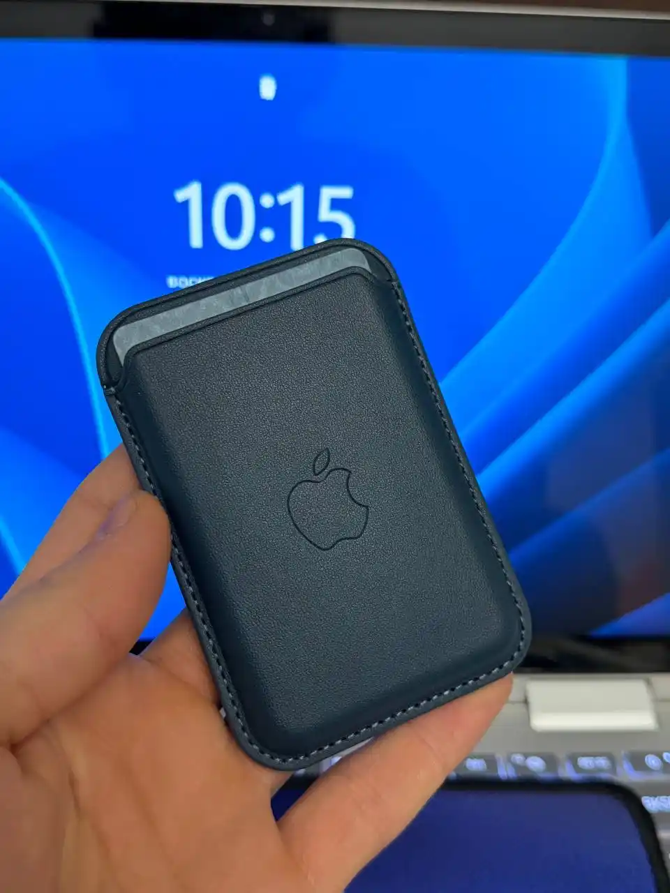 IPhone uchun MagSafe qo‘llab-quvvatlanadigan logotipli charm kartxolder