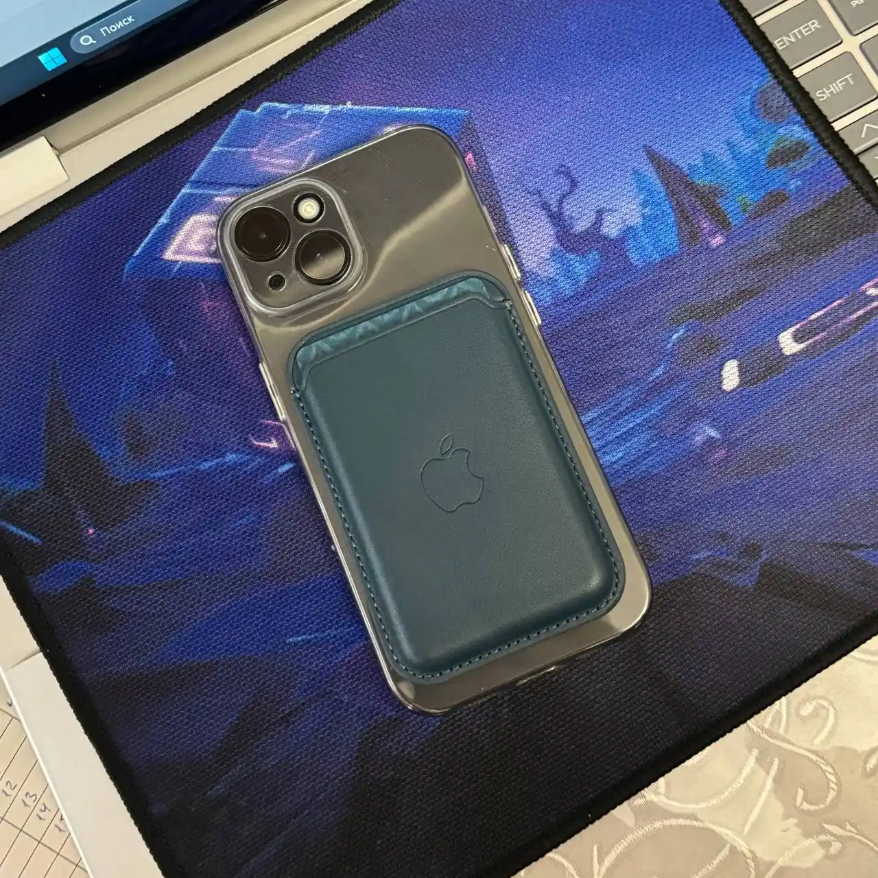 IPhone uchun MagSafe qo‘llab-quvvatlanadigan logotipli charm kartxolder