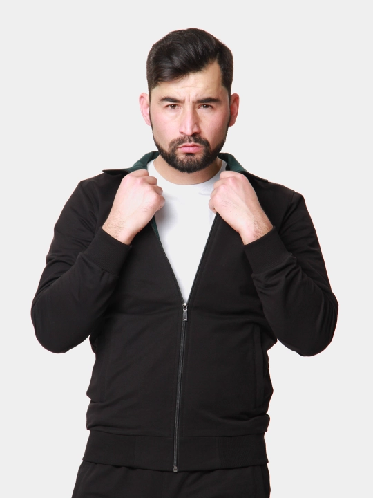 Erkaklar sport kostyumi