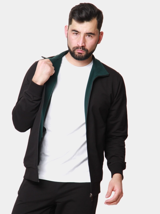 Erkaklar sport kostyumi