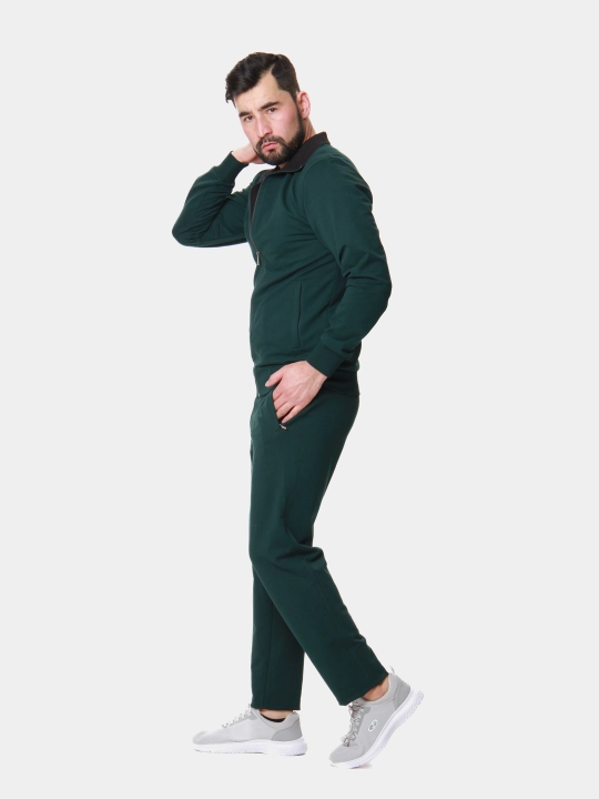 Erkaklar sport kostyumi