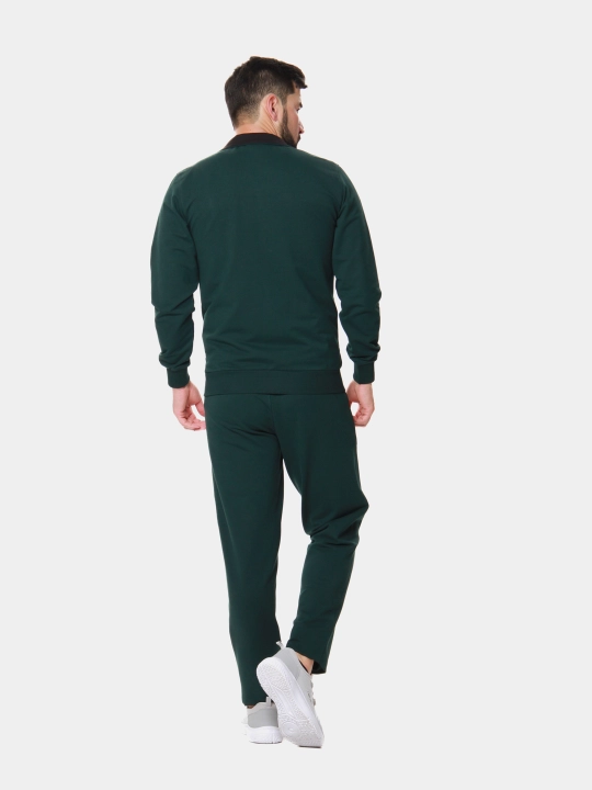 Erkaklar sport kostyumi
