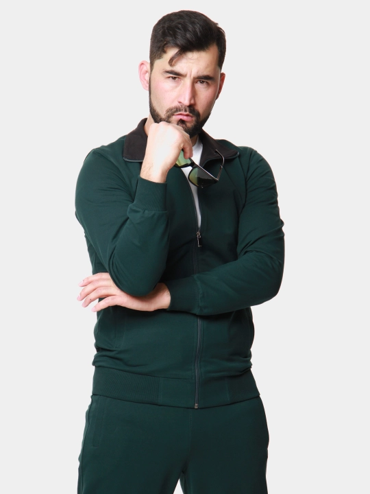 Erkaklar sport kostyumi