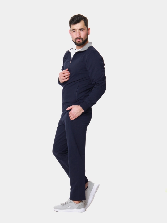 Erkaklar sport kostyumi
