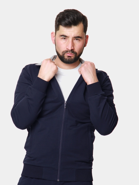 Erkaklar sport kostyumi