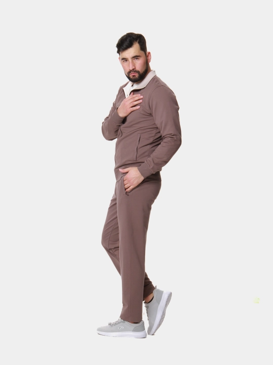 Erkaklar sport kostyumi