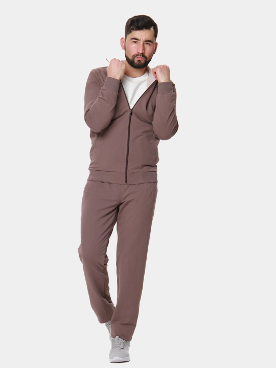 Erkaklar sport kostyumi