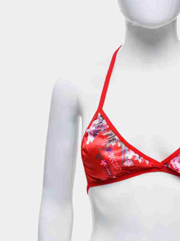 Yapon ayollari oyoqlarini yoyishadi Yapon ayollari oyoqlarini yoyishadi