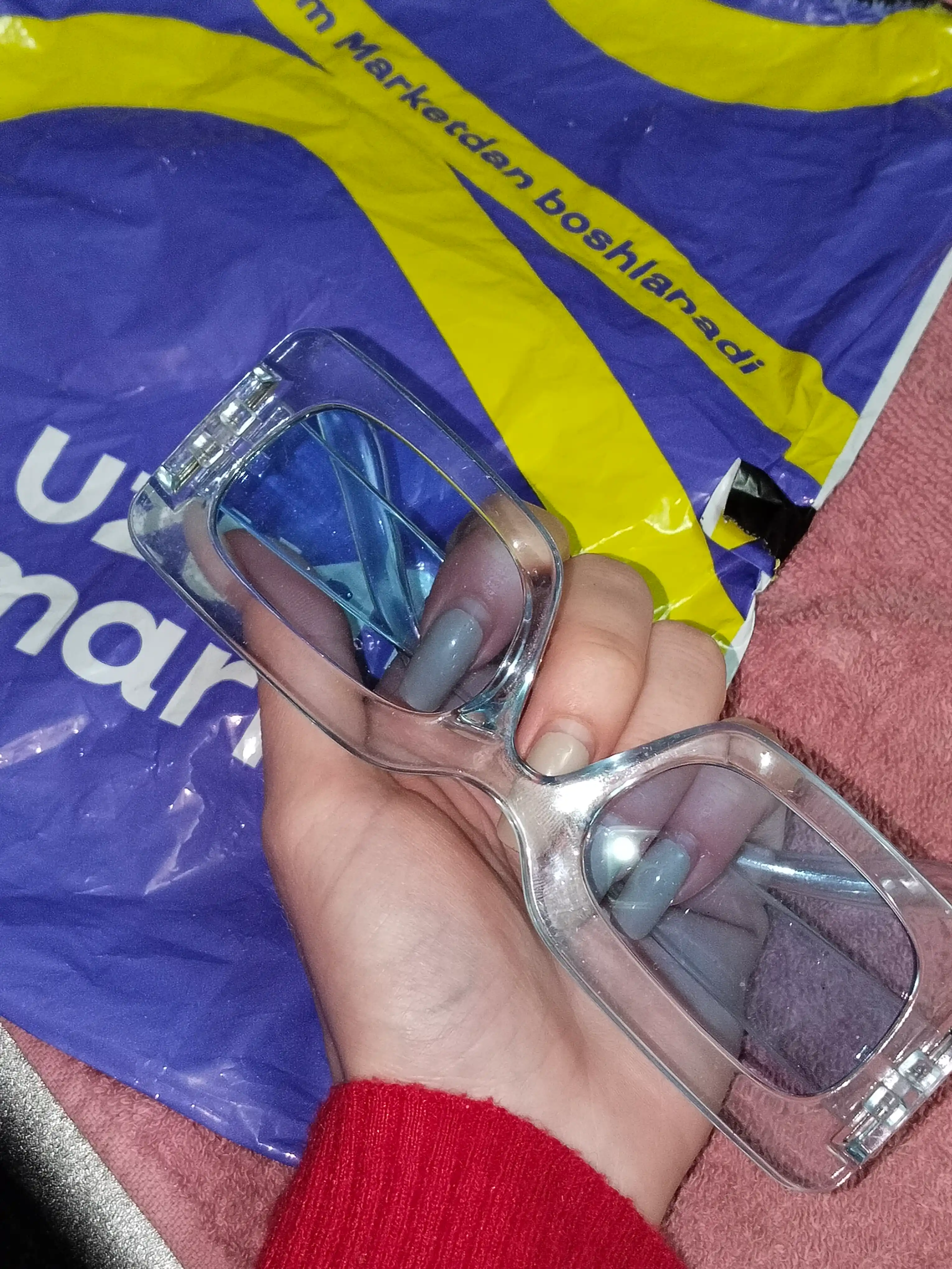Ayollar uchun quyoshdan himoya ko'zoynaklari, to'rtburchak