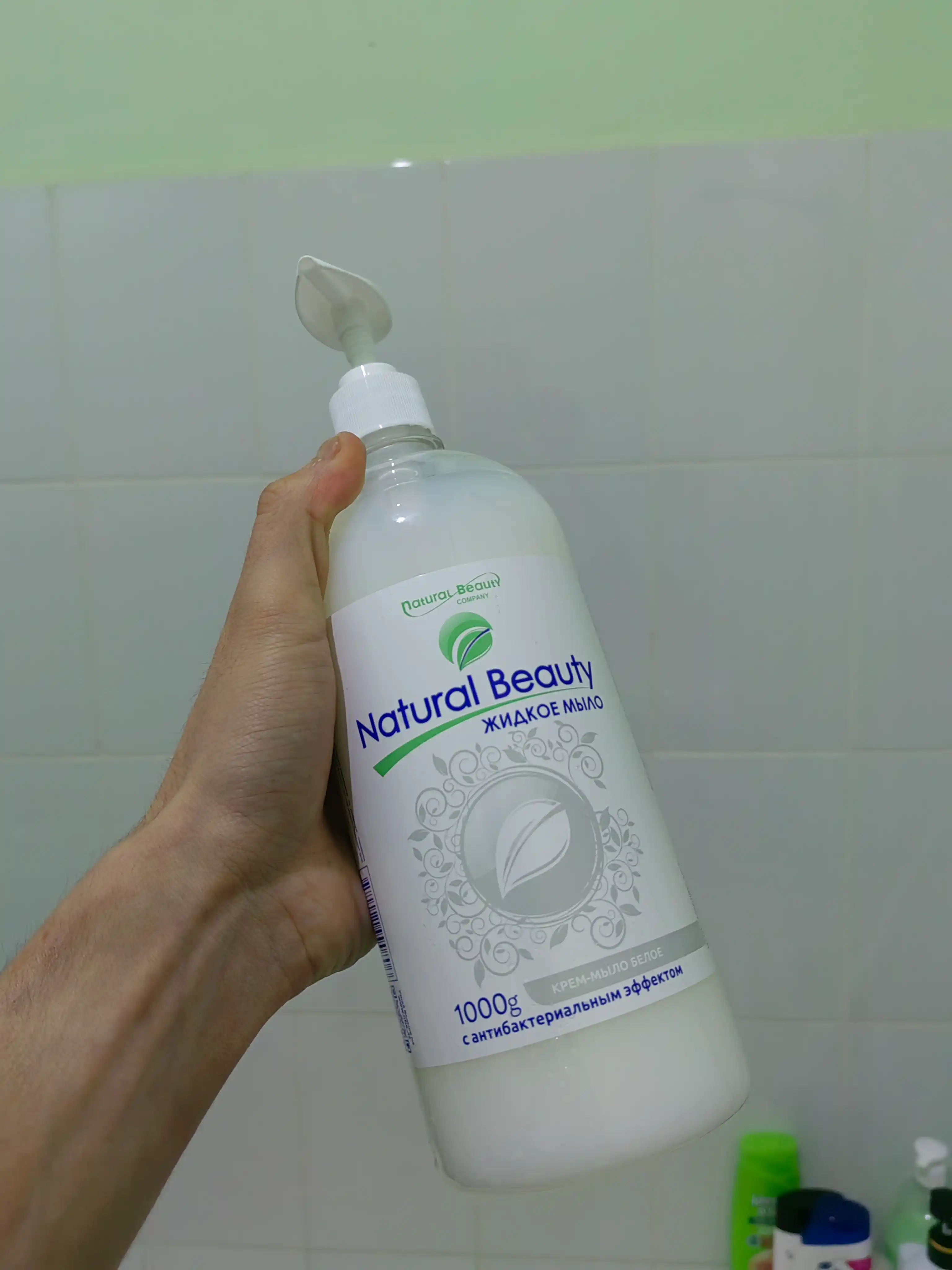 Жидкое мыло Natural Beauty белое с антибактериальным эффектом, 1 кг