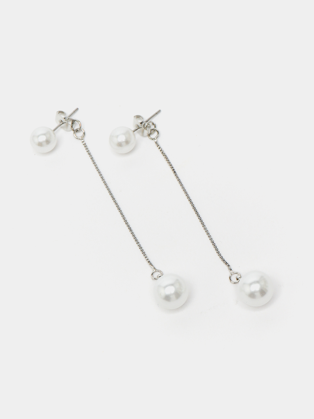 Yuqori fotosuratda mushuk