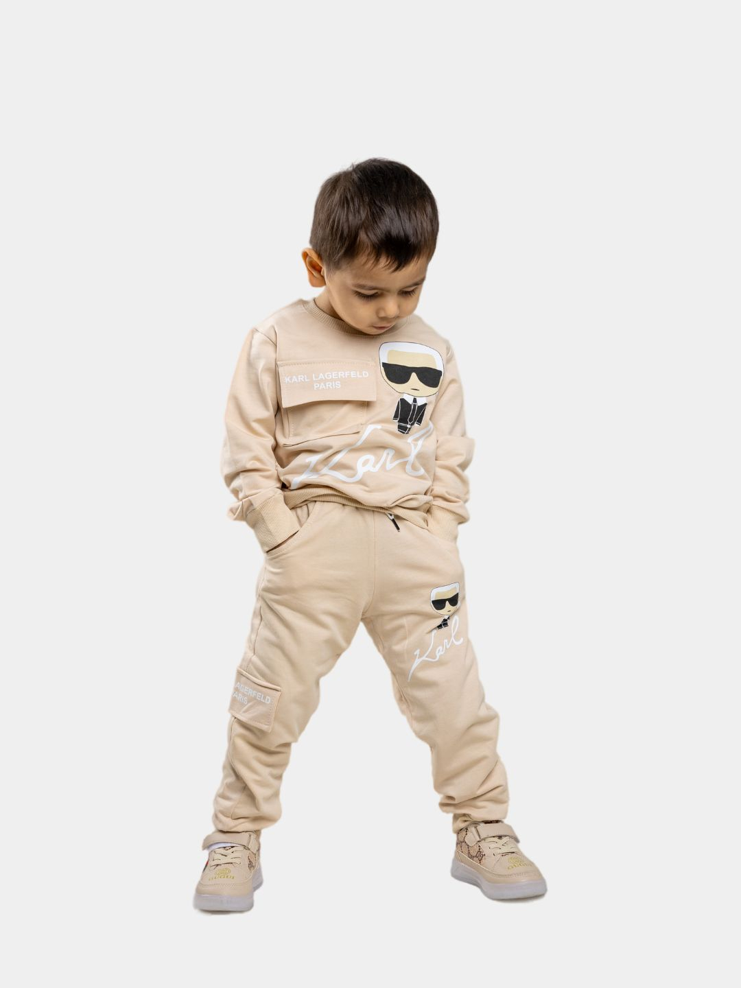 Katta plandagi mushuk pornosini onlayn tomosha qiling Porno 2 talabalar