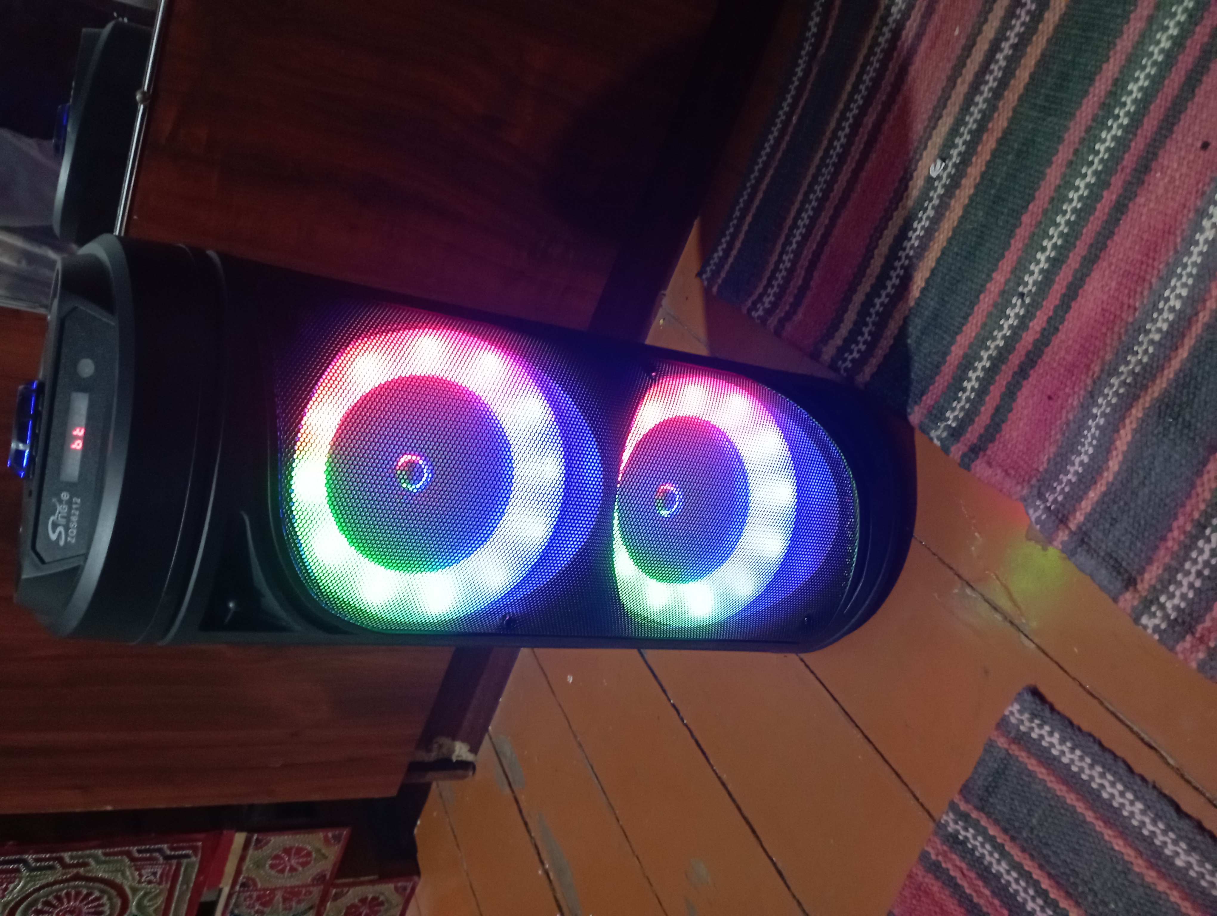 Караоке колонка Bluetooth ZQS6212, с микрофоном, 51 см