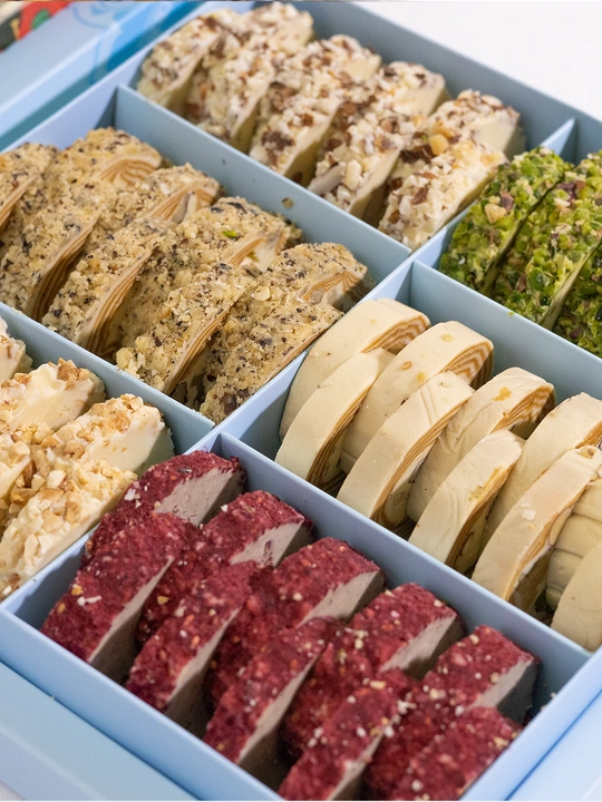 Halva Avvali, sovg'a to'plami, 1 kg